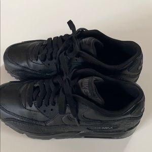 Black Nike Air Max gym shoe